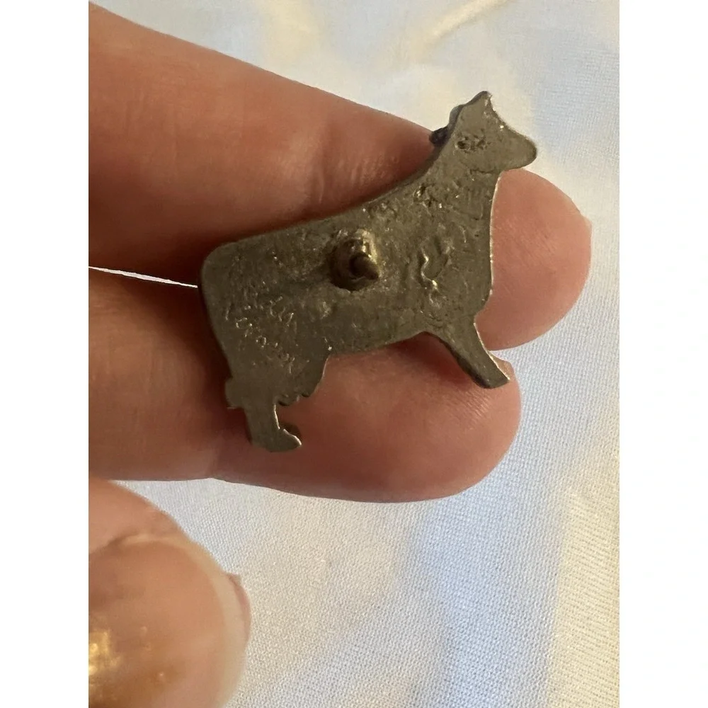 Metal Lapel Hat Pin Danforth Pewter Holstein Cow Maiden Vermont‎ Vintage 80s